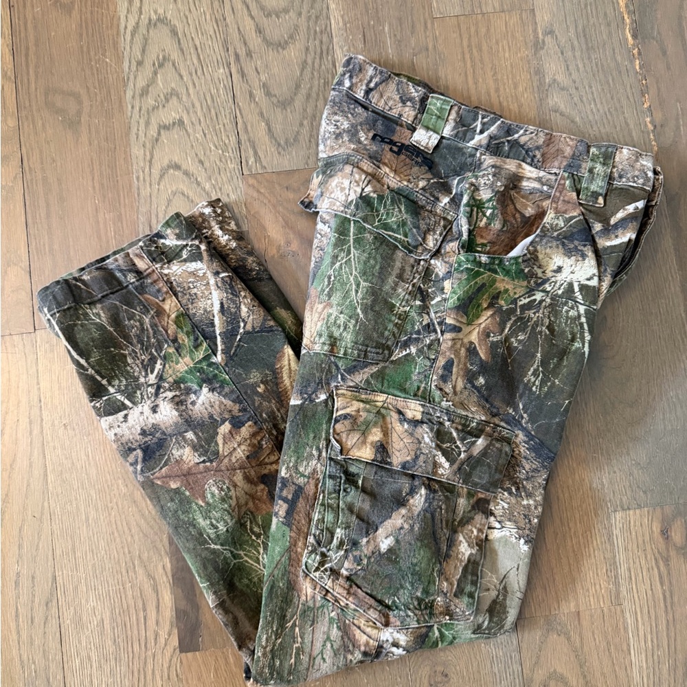 Rodger’s Real-tree Khaki green camo cargo pants size small